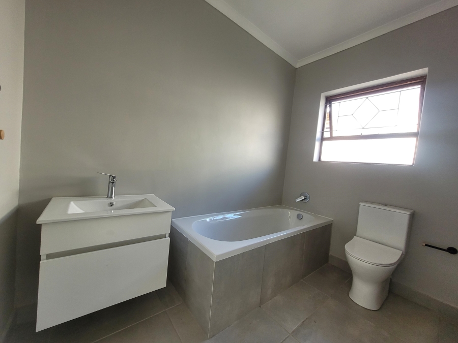 To Let 3 Bedroom Property for Rent in Wavecrest Eastern Cape